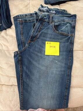 Slim Straight Men's Jeans in Medium Blue Wash